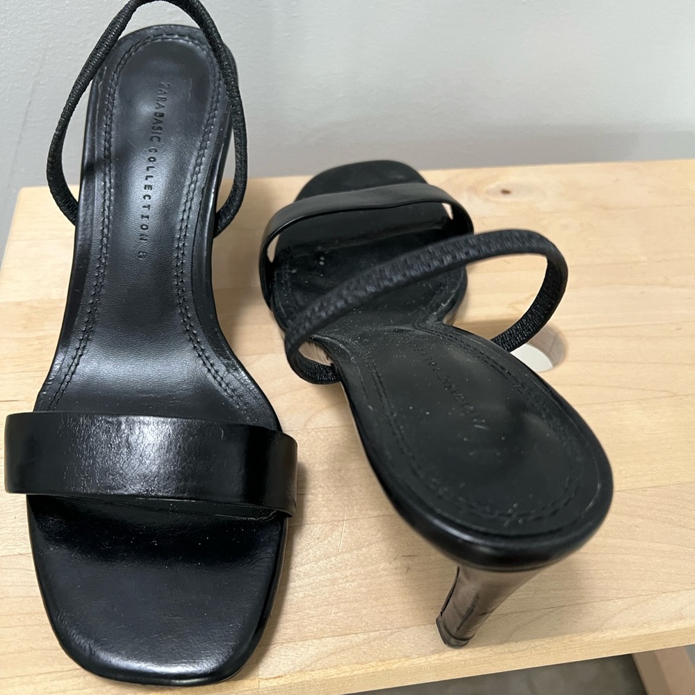 Zara size 39 black sandal with elastic heel strap